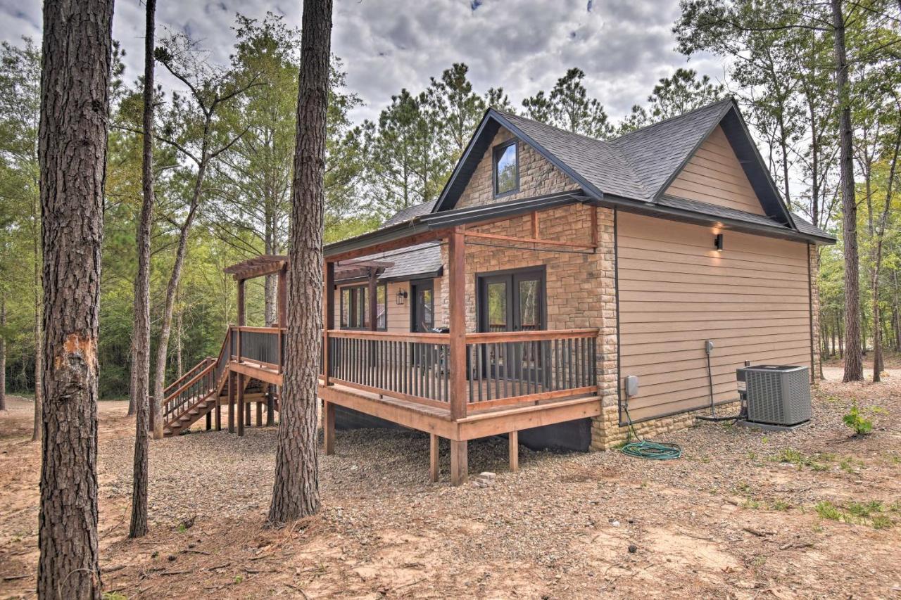 Modern Broken Bow Cabin Large Deck, Bbq And Pergola Exterior foto