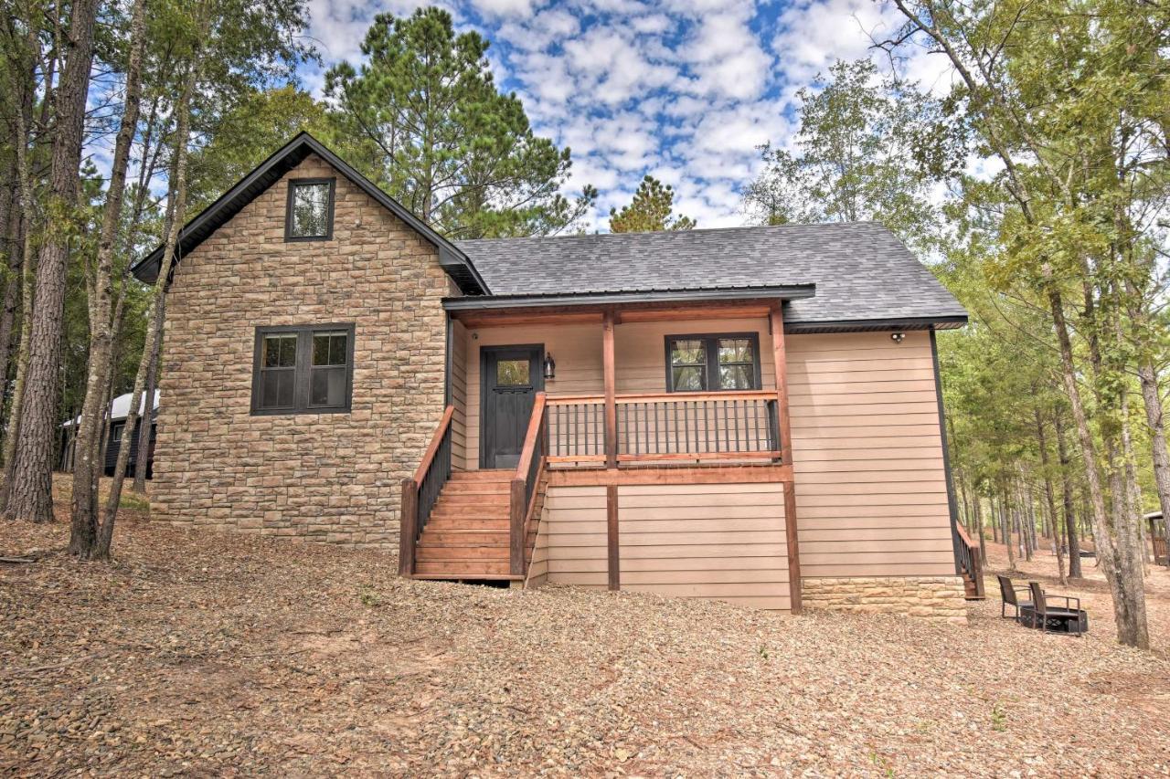 Modern Broken Bow Cabin Large Deck, Bbq And Pergola Exterior foto